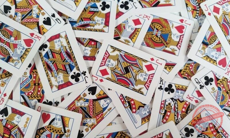 гадаене минало, настояще, бъдеще с игрални карти