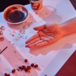 Какво означават основните линии на дланта в хиромантията?
