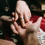 Гривни на съдбата: какво означават линиите на китката?